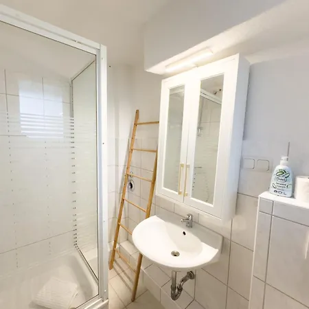 Apartment Exhibition For 4 With Free Parking Space Hannover